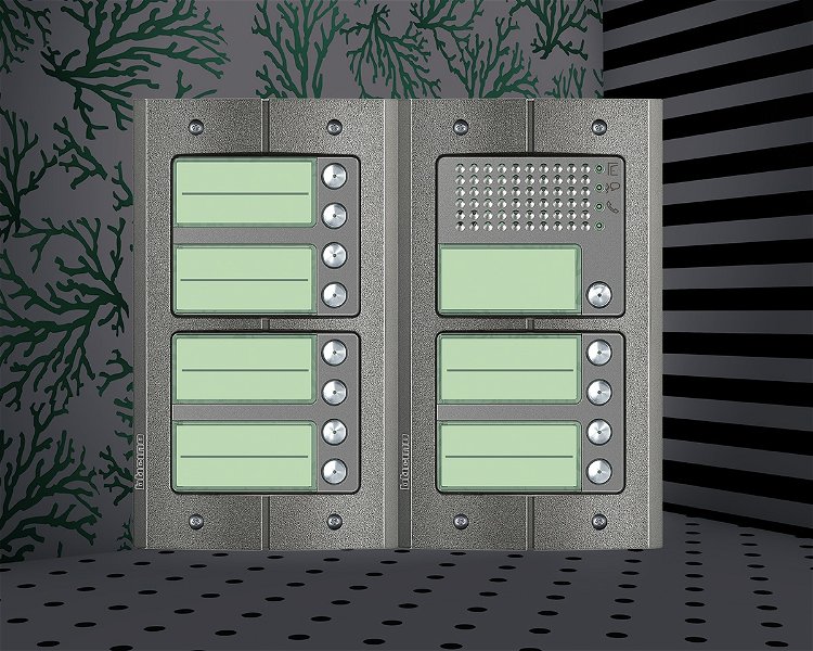 Afbeelding van het Serie 151A deurstation met 13 BTicino beldrukkers