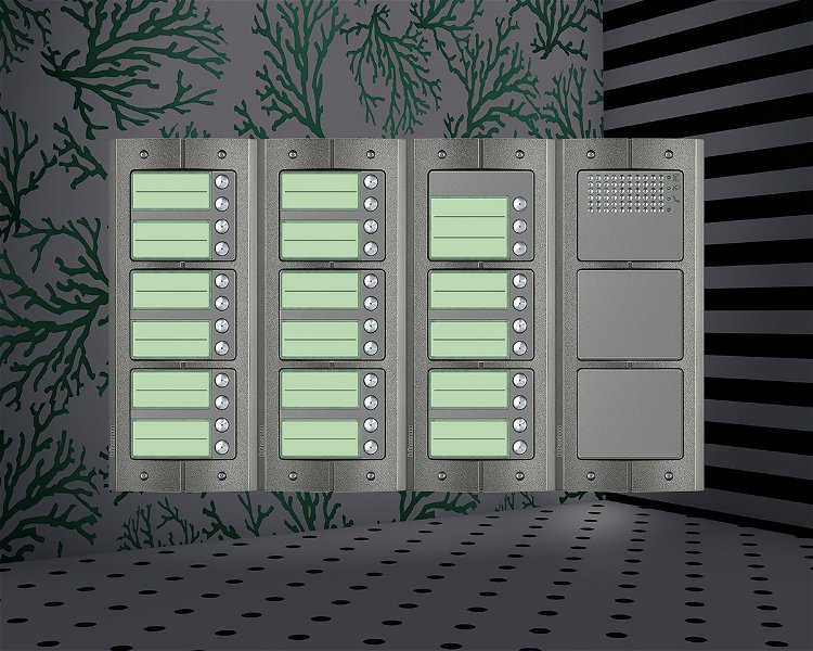 Afbeelding van het Serie 151A deurstation met 35 BTicino beldrukkers