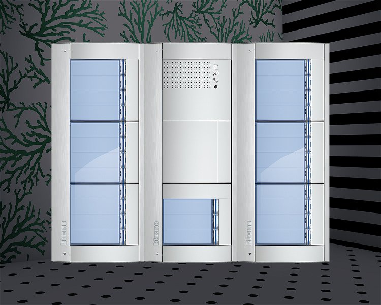 Afbeelding van het Serie 131A deurstation met 27 BTicino beldrukkers